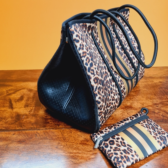 Leopard Print Tote Bag with Stripe Handbag Detachable Matching Pouch - Picture 7 of 10